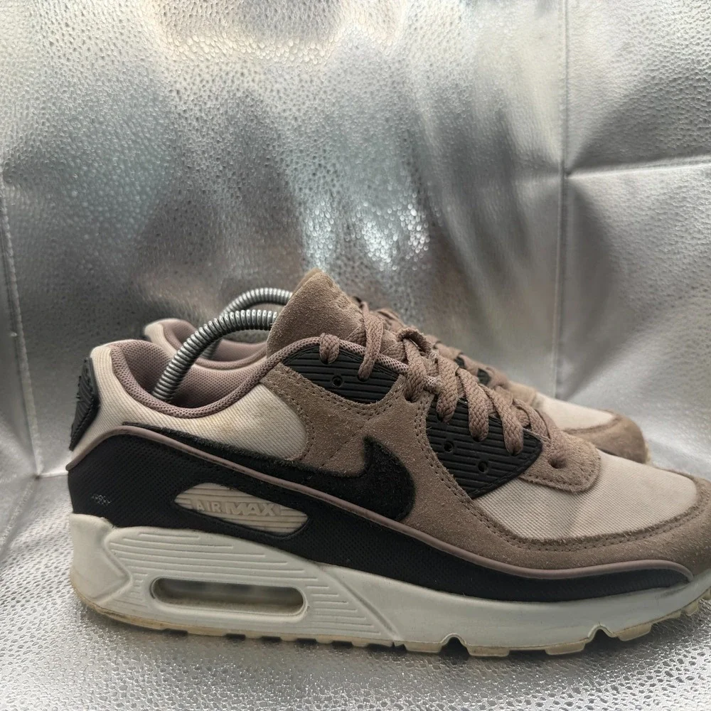 Nike product pair